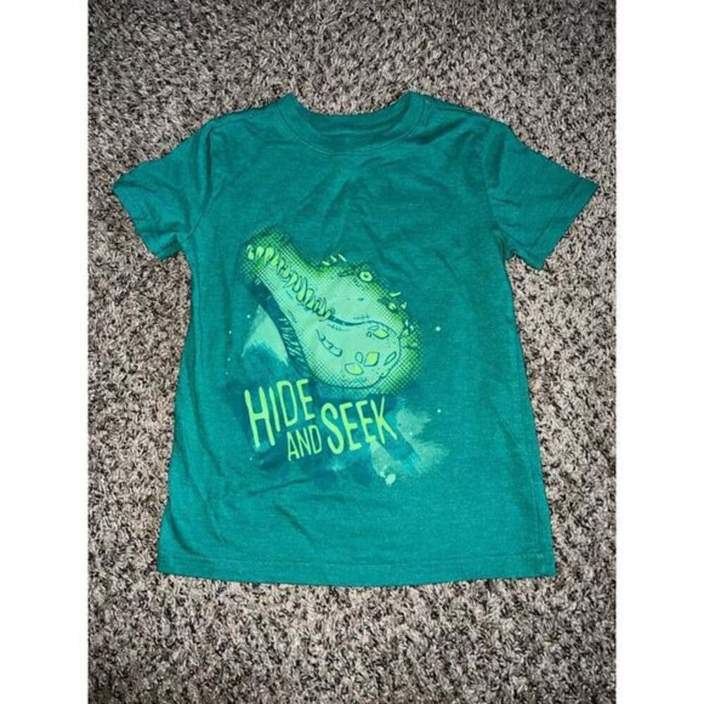Cat & Jack Boys Green "Hide and Seek"  Short sleeve‎ shirt size 6/7